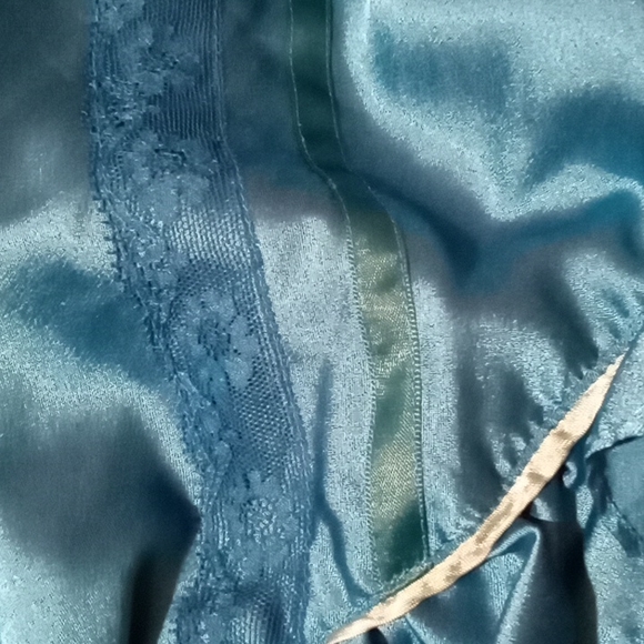 Elkont European Made satin ruffled skirt. Sz M - Picture 14 of 15